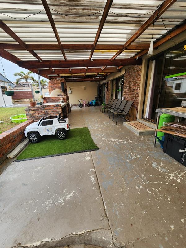 To Let 4 Bedroom Property for Rent in Parsonsvlei Eastern Cape